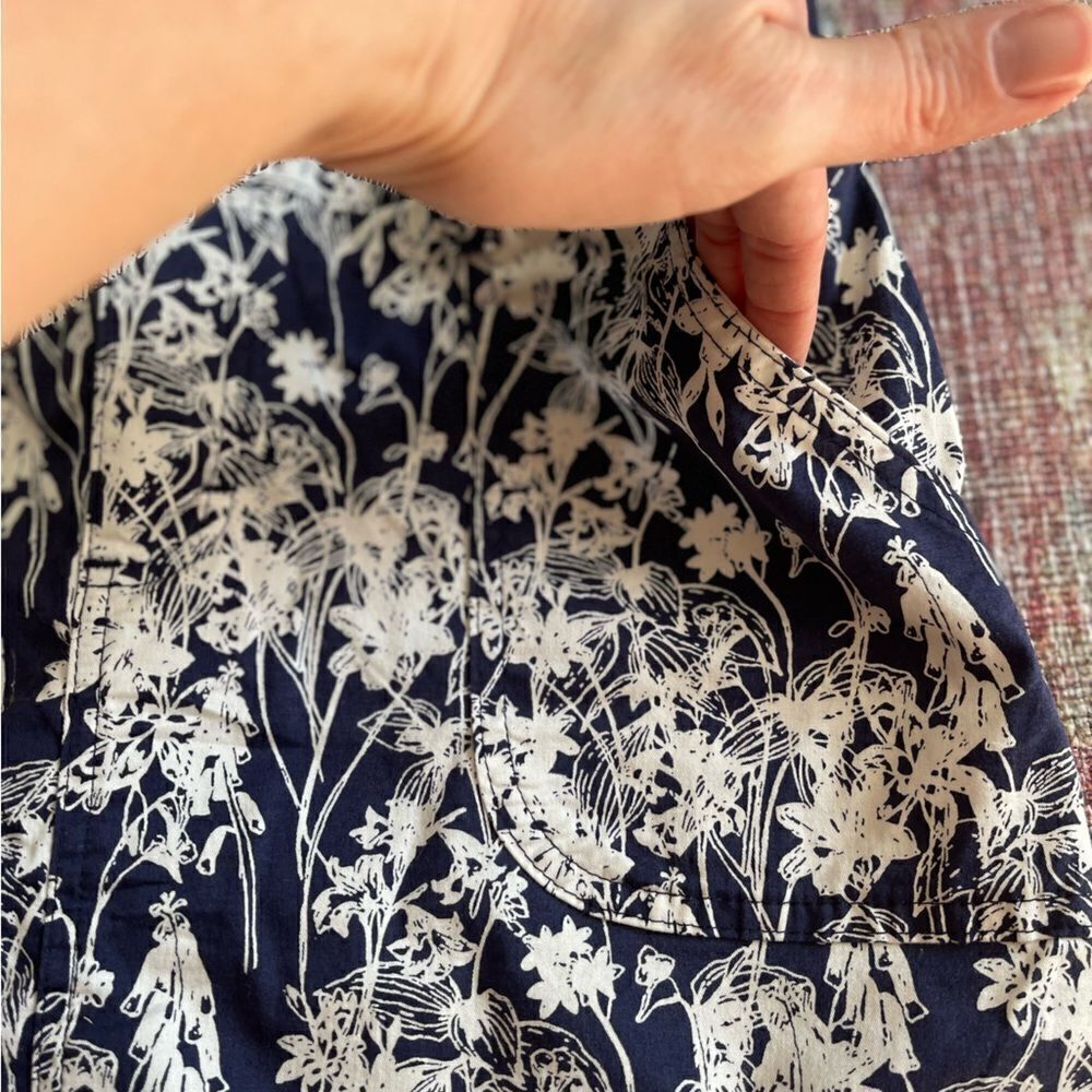 Women’s 6 Lee Riders mid rise Floral Navy and White Skort with pockets - Picture 3 of 11